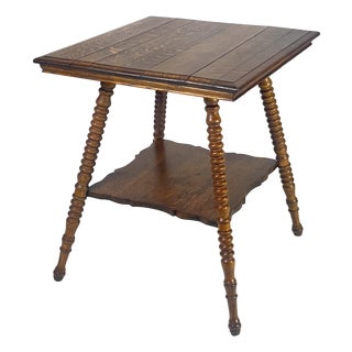 Early 20th Century Victorian Quarter-Sawn Tiger Oak Two-Tier Parlor Table With Spool-Turned Legs For Sale