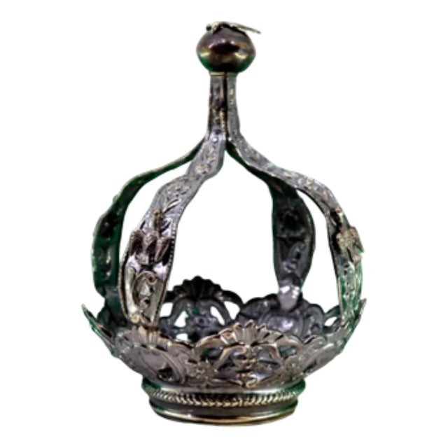 Silver Crown with Reliefs of Acanthus Leaves For Sale