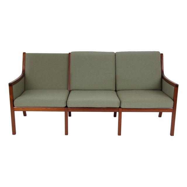 Danish Three-Seater Sofa in Mahogany and Wool Fabric by Ole Wanscher for Poul Jeppesens Møbelfabrik, 1960s For Sale
