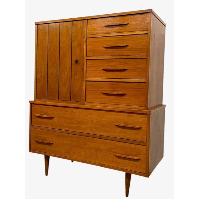 Vintage Mid-Century Modern Bedroom Set - Gentleman's Chest Highboy & Sculpted Pull Credenza Dresser, 1960s, 2 Pieces For Sale - Image 4 of 9