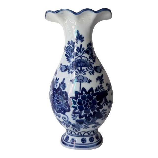 Vintage Seymour Mann "China Blue" Ruffled Fine Porcelain Floral Vase – Chinoiserie / Delft Style For Sale