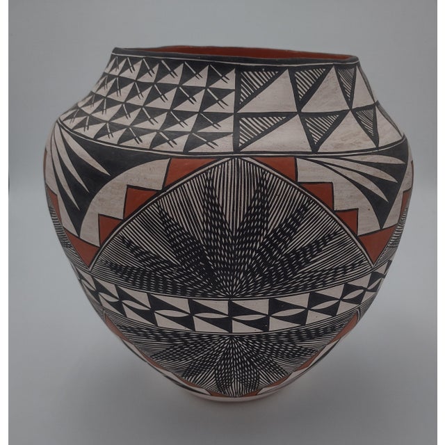 Late 20th Century Large Signed Acoma Pueblo Polychrome Olla by Lydia H. Ray ("Lee") For Sale - Image 5 of 9