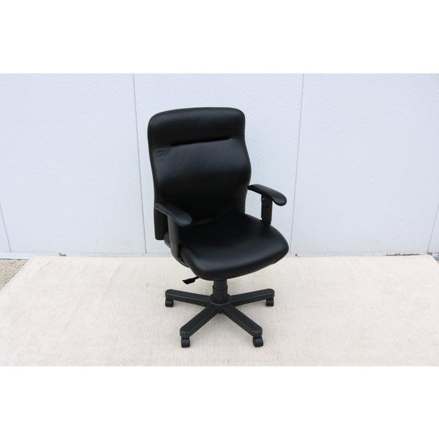 2000 - 2009 Knoll Bulldog Executive Ergonomic Office Desk Chair in Black Leather, Adjustable For Sale - Image 5 of 18