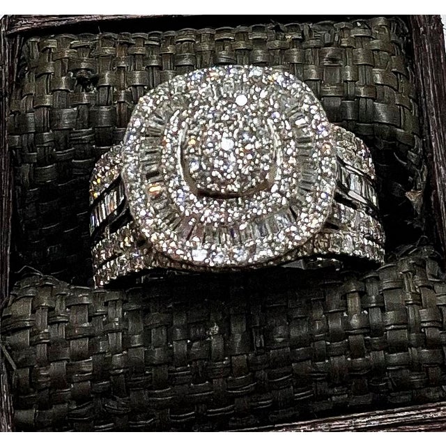 10k White Gold 2 CTTW Natural Round & Baguette Diamond Square Ring, Size 7 For Sale In Atlanta - Image 6 of 6