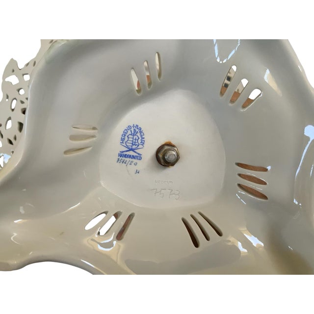Herend 1960s Herend Rothschild Bird 2-Tier Openwork Porcelain Cake Stand Figural Bird Finial Model 7442 For Sale - Image 4 of 4