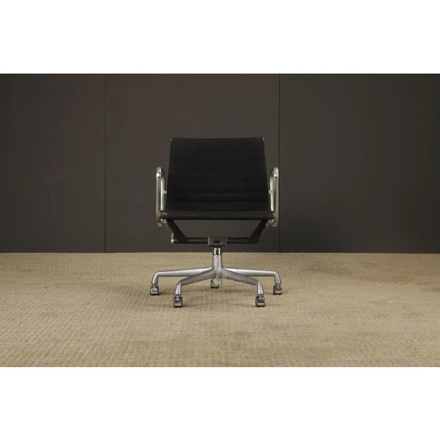 Mid-Century Modern 'Aluminum Group' Swivel Chair by Charles Eames for Herman Miller, 1980s, Signed For Sale - Image 3 of 18