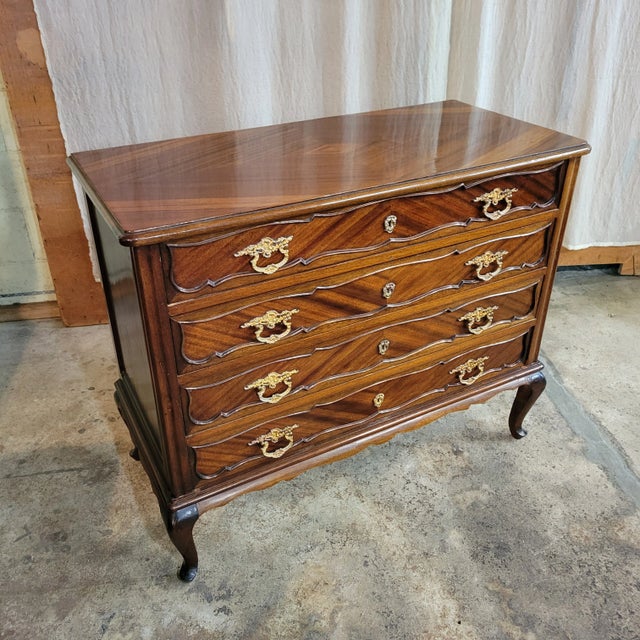 1940s 1940s Mahogany Matchbook Veneered 4 Drawer French Commode For Sale - Image 5 of 13