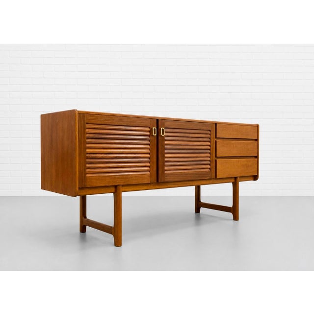 Beautifully crafted Mid Century Modern teak credenza by the renowned Scottish maker A.H. McIntosh & Co. of Kirkcaldy,...