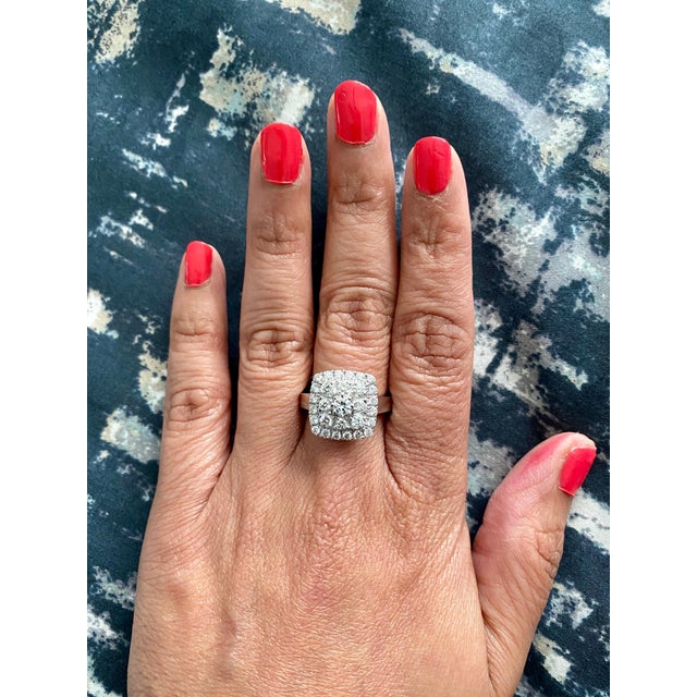 2020s 1.14 Carat Diamond 18 Karat White Gold Cluster Ring, Size 7 For Sale - Image 5 of 6