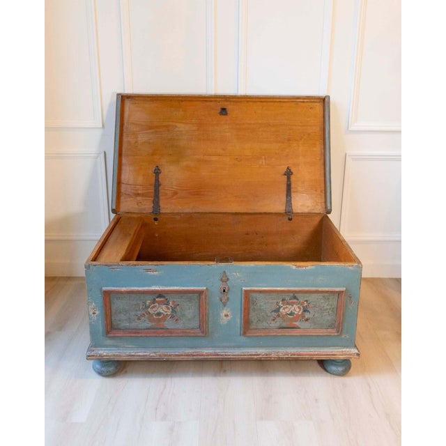 Early 19th-Century Alpine Painted Chest in Fir with Floral Decoration For Sale - Image 12 of 14