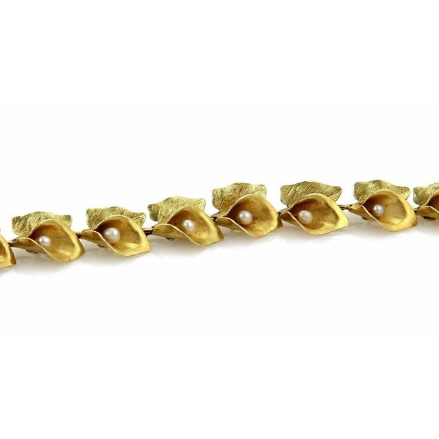Mid 20th Century Art Nouveau Pearls Calla Lilly Floral 18k Yellow Gold Link Bracelet For Sale - Image 4 of 5
