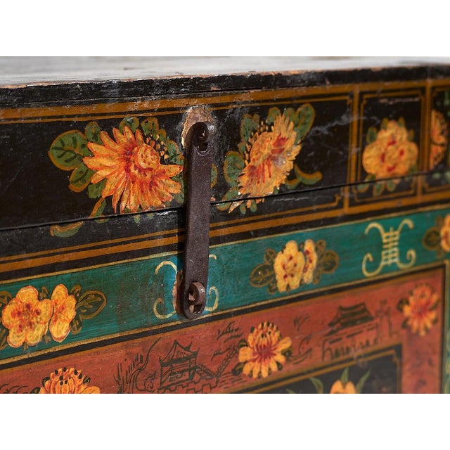 Antique Chinese Dark Colored Floral Patterned Trunk, 1900s For Sale - Image 5 of 15