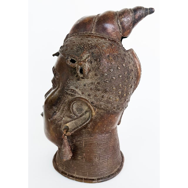 Tribal African Bronze Tribal Style Bust From Cameroon, 20th Century For Sale - Image 3 of 12
