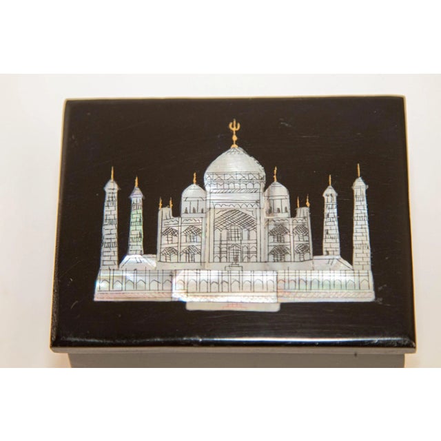 Mid 20th Century The Taj Mahal Black Marble Box With in Shell Inlaid Agra India 1950's For Sale - Image 5 of 12