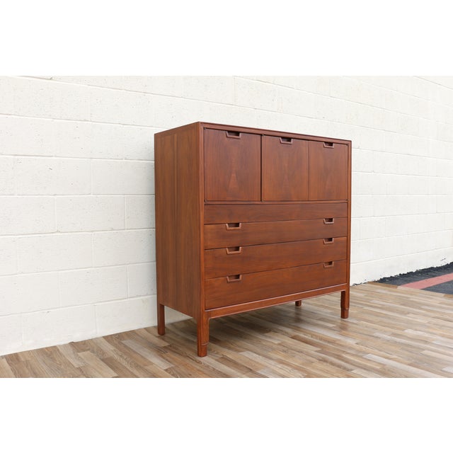 Mid-Century Modern John Stuart for Mt. Airy “Janus Collection” Mid-Century Walnut Highboy Dresser, C. 1970s For Sale - Image 3 of 18