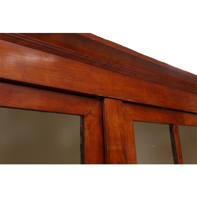 Antique William IV Style Walnut Display Cabinet, United Kingdom, 18th Century For Sale - Image 13 of 18