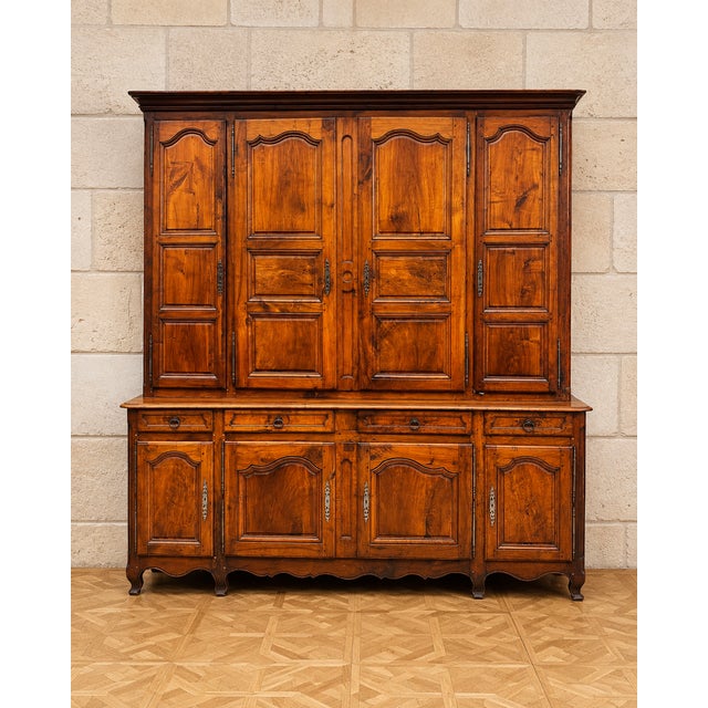 An important, well-proportioned two-part walnut buffet dating from the 18th century. The lower section features four doors...
