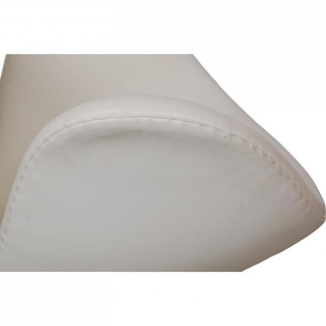 Swan Chair in White Aura Leather by Arne Jacobsen, 2011 For Sale - Image 13 of 18