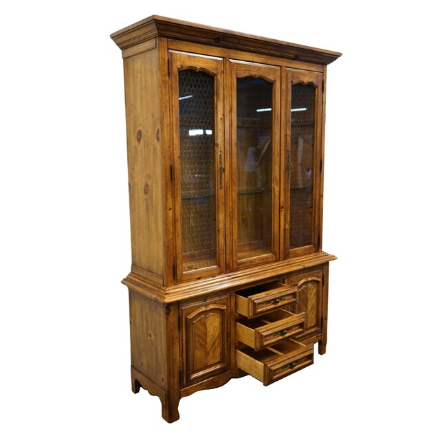 Late 20th Century Stanley Furniture Solid Knotty Pine Rustic Farmhouse Americana 53" Lighted Display China Cabinet 7111-10 For Sale - Image 5 of 11