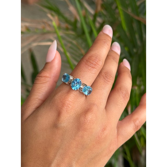 Antique Three Stone 6.69 Carat Faceted Blue Topaz Ring in 925 Solid Silver - Size 7.5 For Sale - Image 6 of 10
