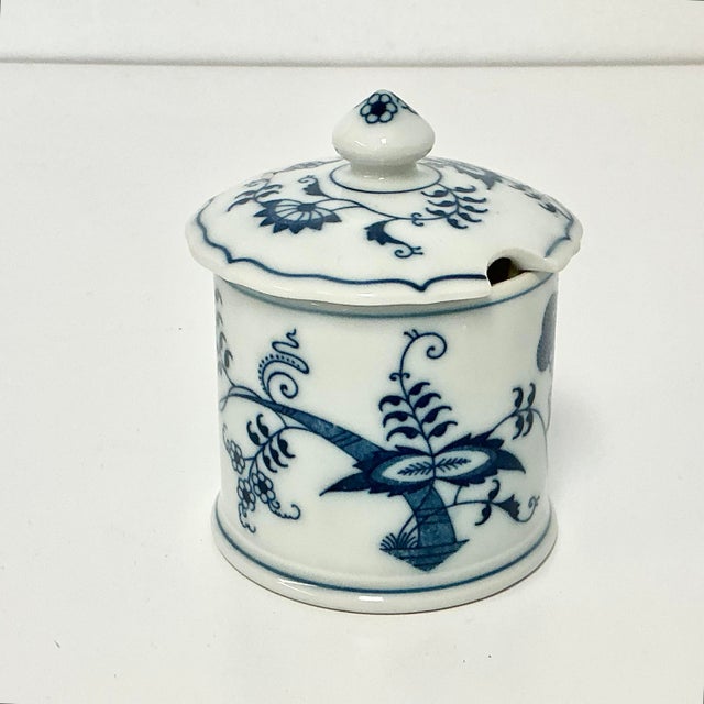 Japanese 1950s Vintage Japanese Chinoiserie Meissen Blue Danube Lidded Jam Preserve Jar. For Sale - Image 3 of 10