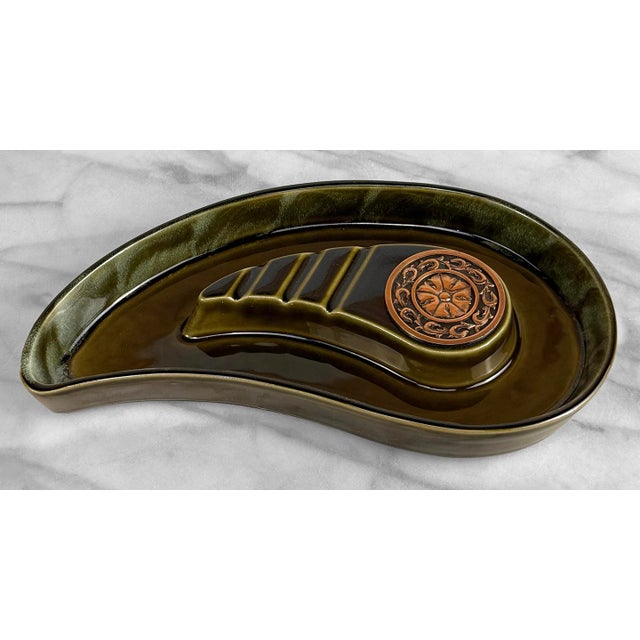 Mid-Century Olive Green Kidney Medallion Centerpiece Cigar Ashtray For Sale - Image 6 of 9