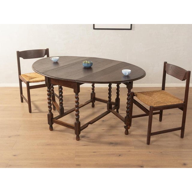 1920s Gateleg Table good workmanship high-quality materials Made in Germany Width: 147 cm Height: 72 cm Depth: 105 cm...