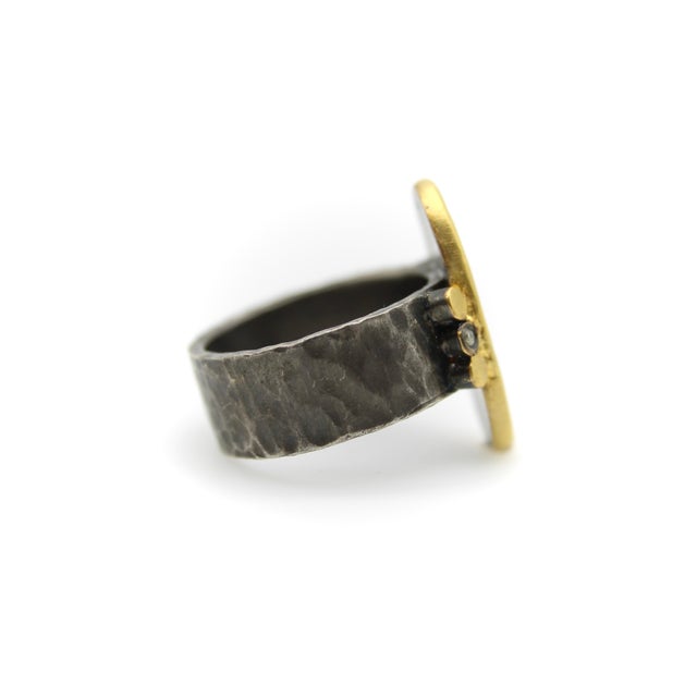 1990s Ancient-Inspired Classical Sterling Silver and 24k Gold Ring With Diamonds, Size 7 For Sale - Image 4 of 9