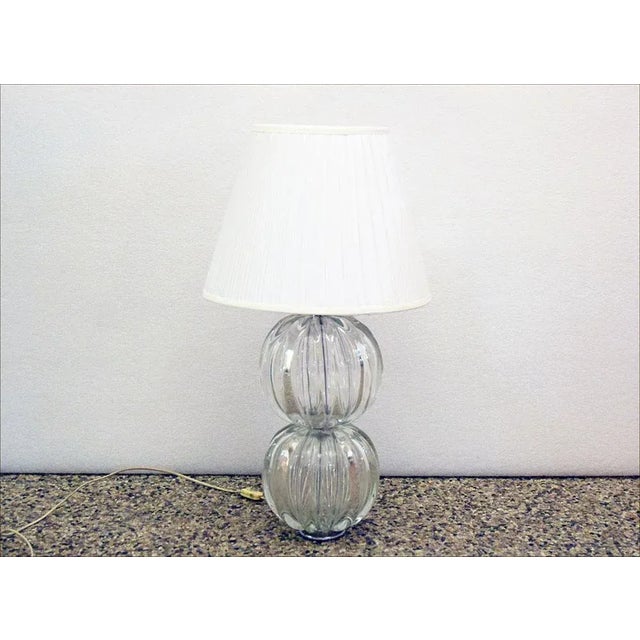 1970s Murano blown glass table lamp. Base composed of two overlapping spheres of blown and ribbed glass, chrome-plated...