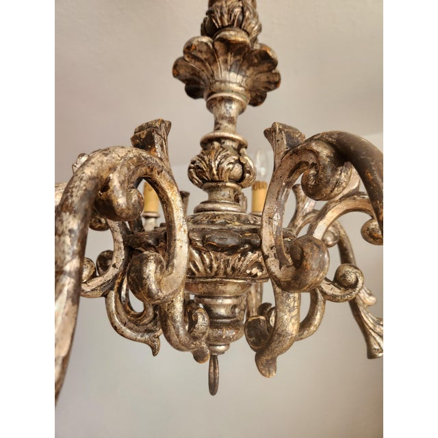 Vintage Louis XV Silvered Hand-Painted Carved Wood Eight-Arm Chandelier with Floral Motifs, Italy, 1920s For Sale - Image 15 of 18