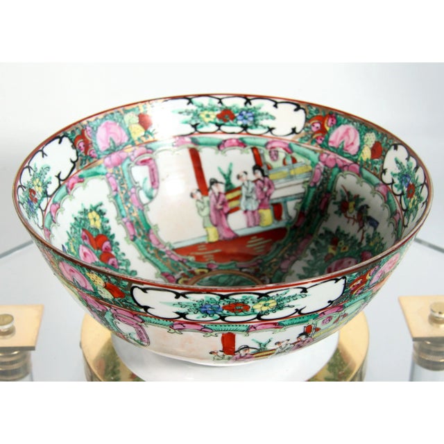 Vintage 10" Rose Medallion Hand Painted Chinese Export Decorative Serving Bowl For Sale - Image 9 of 9