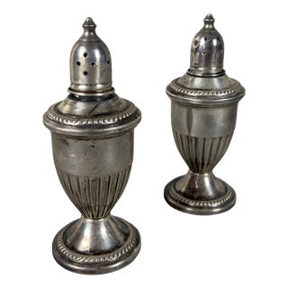 Antique Early 20th Century Set of Salt, Pepper, and Dispensers in Sterling Silver, Set of 2 For Sale