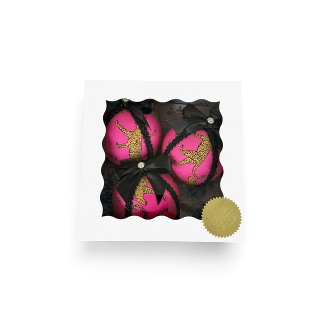 Modern Handcrafted Hot Pink Leopard Cotton Ornaments – Set of 3, Gift Boxed For Sale - Image 3 of 4