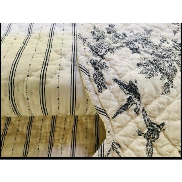 Vintage French Country Toile Quilt, Black and White Cotton Bedspread, Scalloped Edge, Full/Queen For Sale - Image 18 of 18