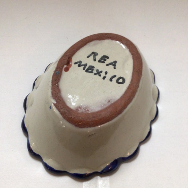 Vintage Talavera Mexican Majolica Calla Lily Bowl With Scallop Edge and a Floral Painted Salsa/Dip Bowl - Set of 2 For Sale - Image 12 of 13