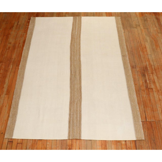 Minimalist Turkish Kilim rug no. r5933 For Sale In New York - Image 6 of 6