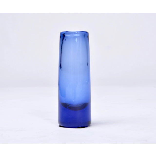 Mid-Century Modern Small Blue Labrador Vase by Per Lütken for Holmegaard, 1960s For Sale - Image 3 of 4
