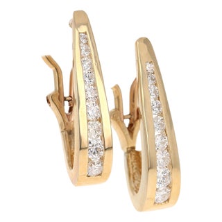 0.85 Carat Diamond Yellow Gold Earrings, A Pair For Sale