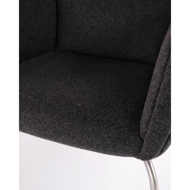 Set of Model CH445 Wingchair and Ottoman in Grey Hallingdal by Hans J. Wegner for Carl Hansen & Søn, Set of 2 For Sale - Image 12 of 13