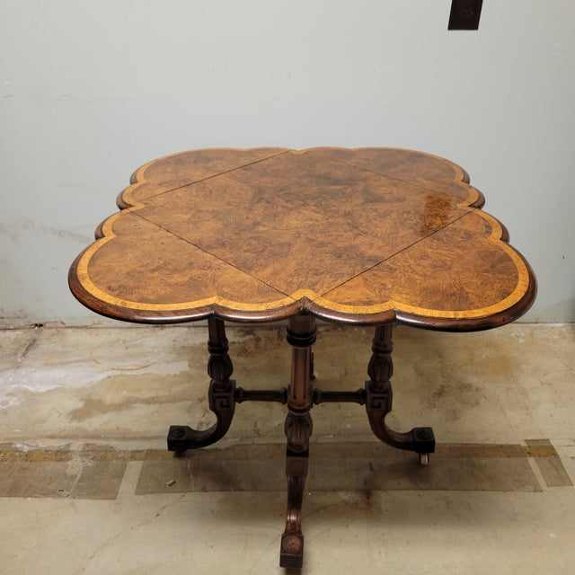 Late 19th Century Antique English Burled Walnut Cloverleaf Drop-Leaf Table on Casters For Sale - Image 5 of 10
