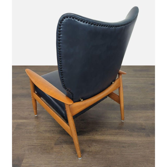 1960s John Boné Lounge Chair and Ottoman Set – Leather Upholstery, Wooden Frame For Sale - Image 4 of 7