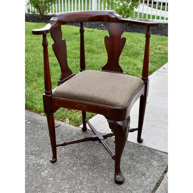 1970s Vtg. Solid Mahogany Queen Anne Style Bicentennial Corner Chair For Sale - Image 5 of 6