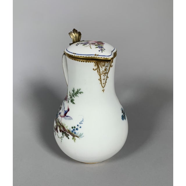 Covered Porcelain Water Jug ​​from Sèvres, 1757 For Sale - Image 10 of 15