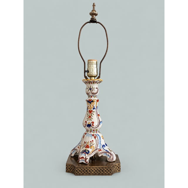 Early 20th Century French Vieux Rouen Polychrome Faience Table Lamp on Pierced Metal Base For Sale - Image 9 of 9