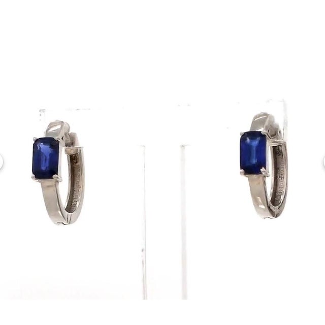 Metal 0.69 Ct Natural blue sapphire earrings in 14k gold For Sale - Image 7 of 18
