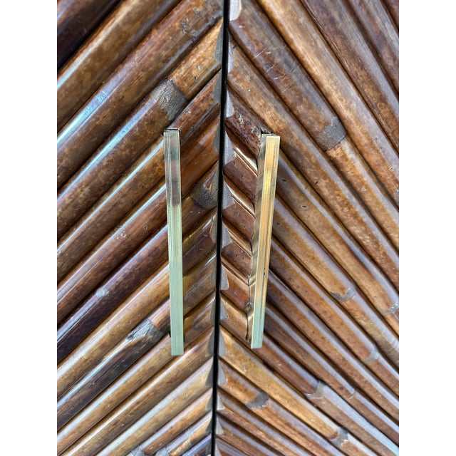 1980s Mid-Century Modern Pair of Rattan Malacca Brass Cupboards Cabinets. Italy, 1980s For Sale - Image 5 of 12