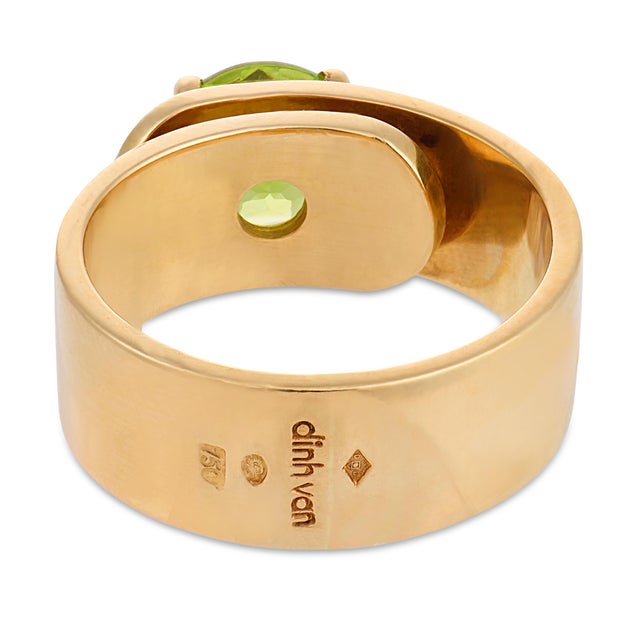 1990s Dinh Van French 1.85 Carat Peridot 18k Yellow Gold Buckle Ring, Size 6.75 For Sale In Los Angeles - Image 6 of 7