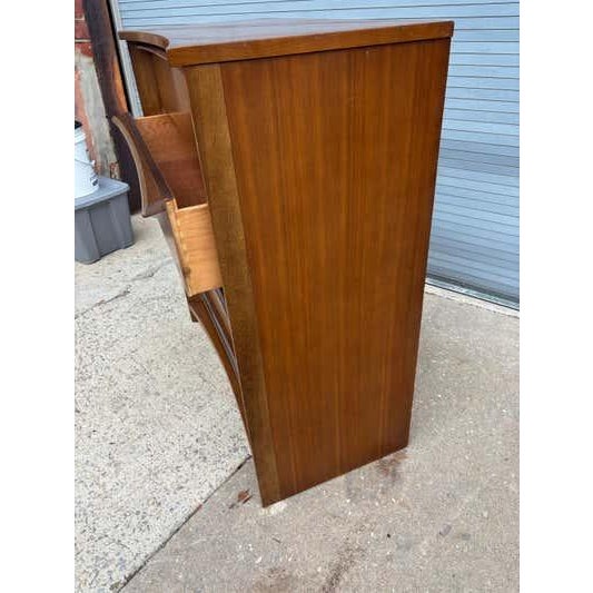 Mid-Century Modern 5 Drawer Dresser by Bassett Furniture, Walnut For Sale In Philadelphia - Image 6 of 11