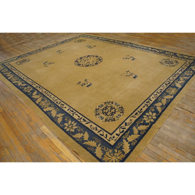 Chinese 1920s Beige Field Medallion Deco Antique Chinese Peking Room Size Knotted Rug For Sale - Image 3 of 10