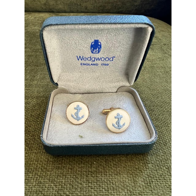 Vintage Royal British “Wedgwood” Jasper ware Gold Plated Cufflinks In Case For Sale In New York - Image 6 of 7